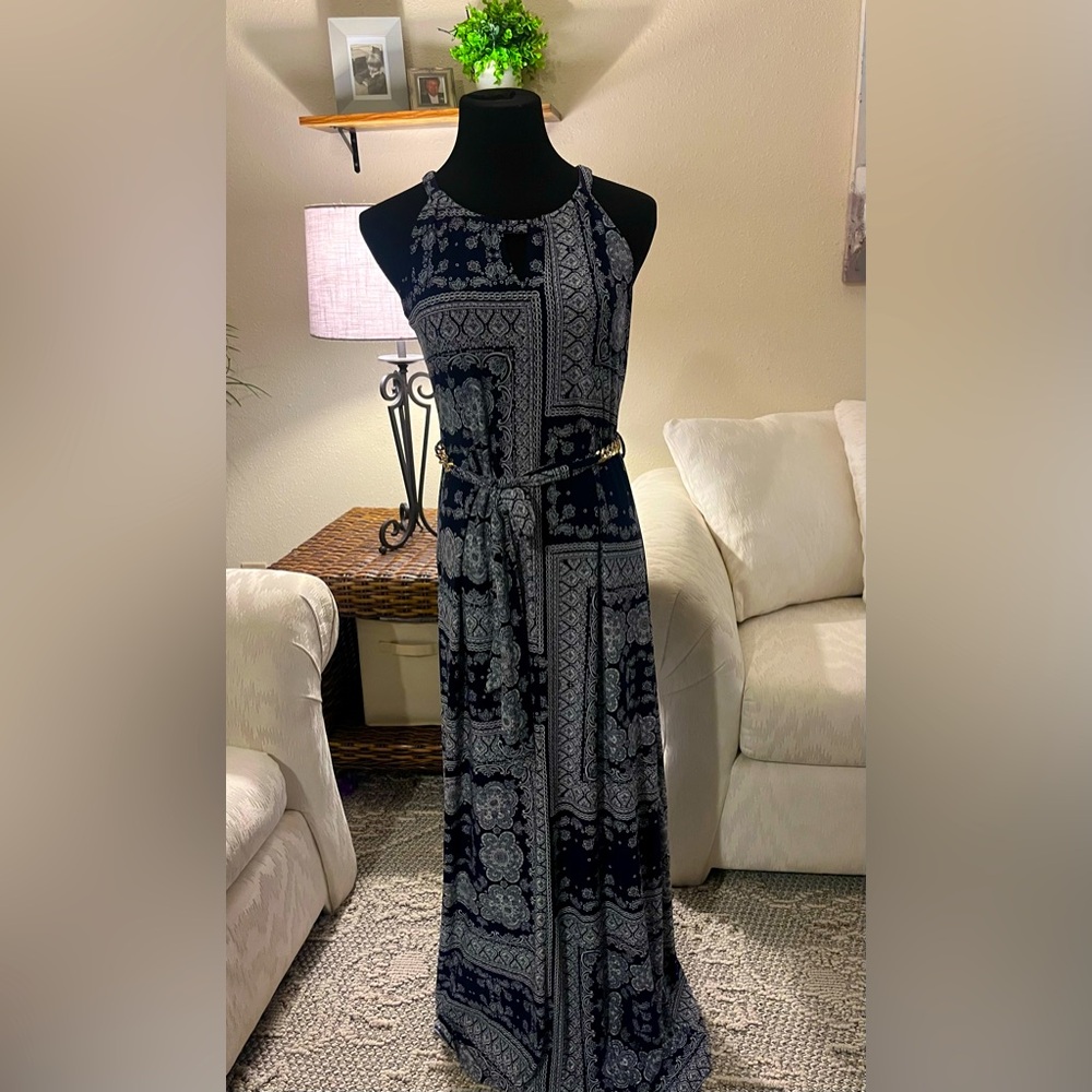 Ladies sleeveless maxi dress